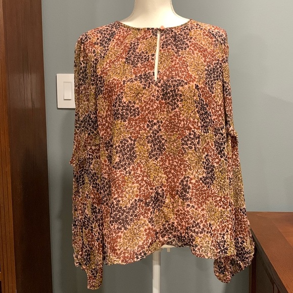 Bell sleeve - Picture 1 of 3